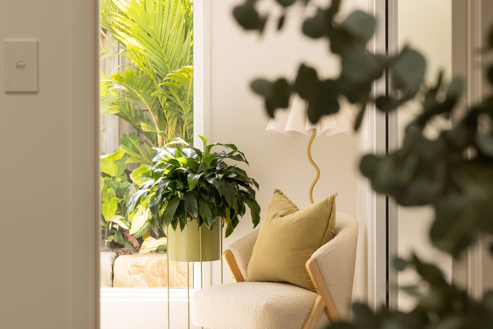 Effortless Contemporary Living with a Few Unexpected Luxuries