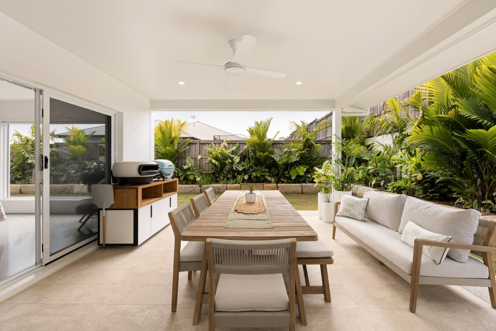 Effortless Contemporary Living with a Few Unexpected Luxuries