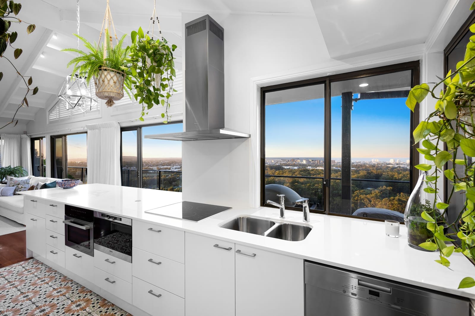 Uninterrupted 180° Panoramic Ocean-to-Hinterland Views