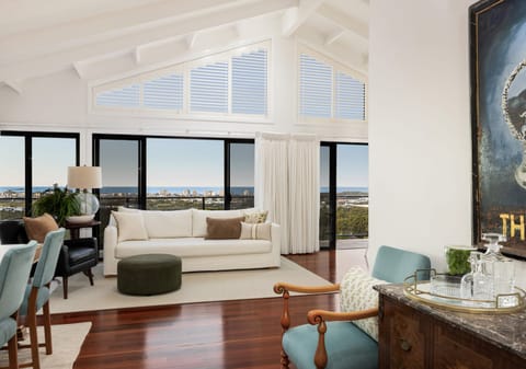 Uninterrupted 180° Panoramic Ocean-to-Hinterland Views