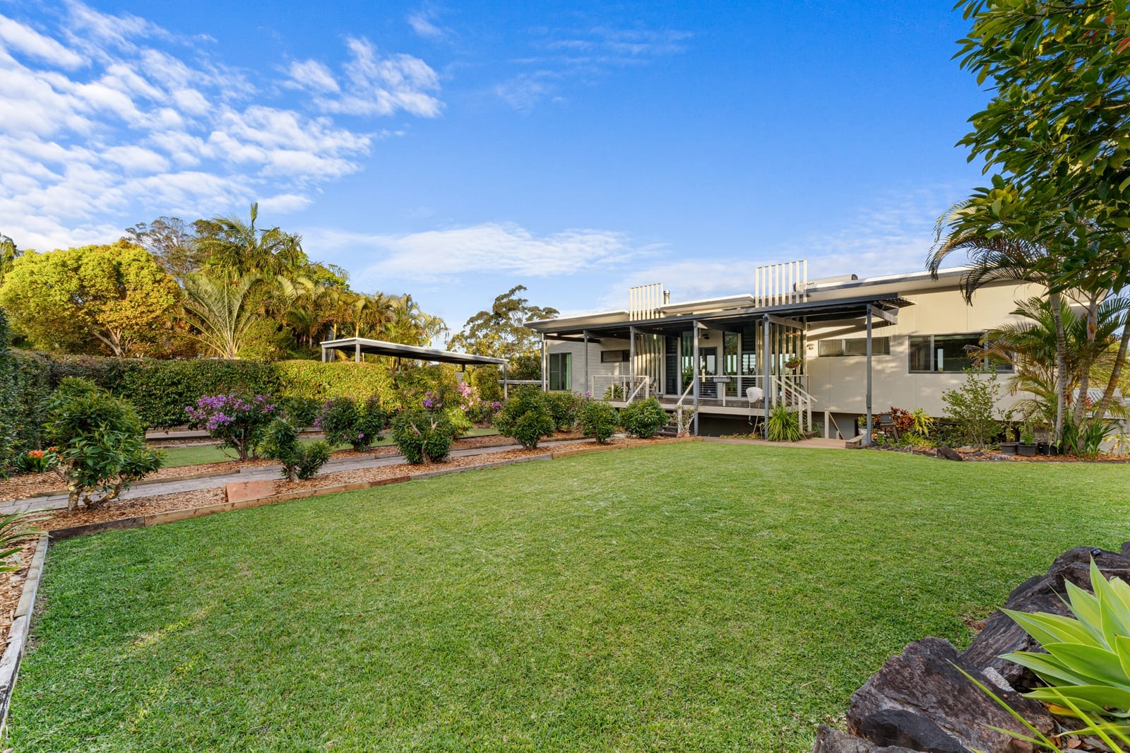 RIDGELINE LIVING WITH VIEWS THAT STOP YOU IN YOUR TRACKS