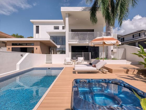 Stunning Commercial-Grade Build: Luxury Designer Living