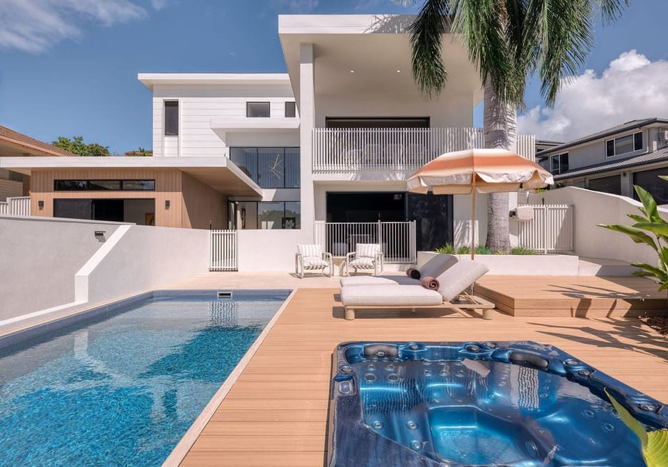 Stunning Commercial-Grade Build: Luxury Designer Living