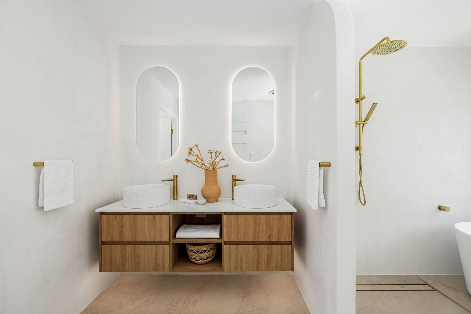 All-Season Entertainer: Modern Elegance, Single Level Living