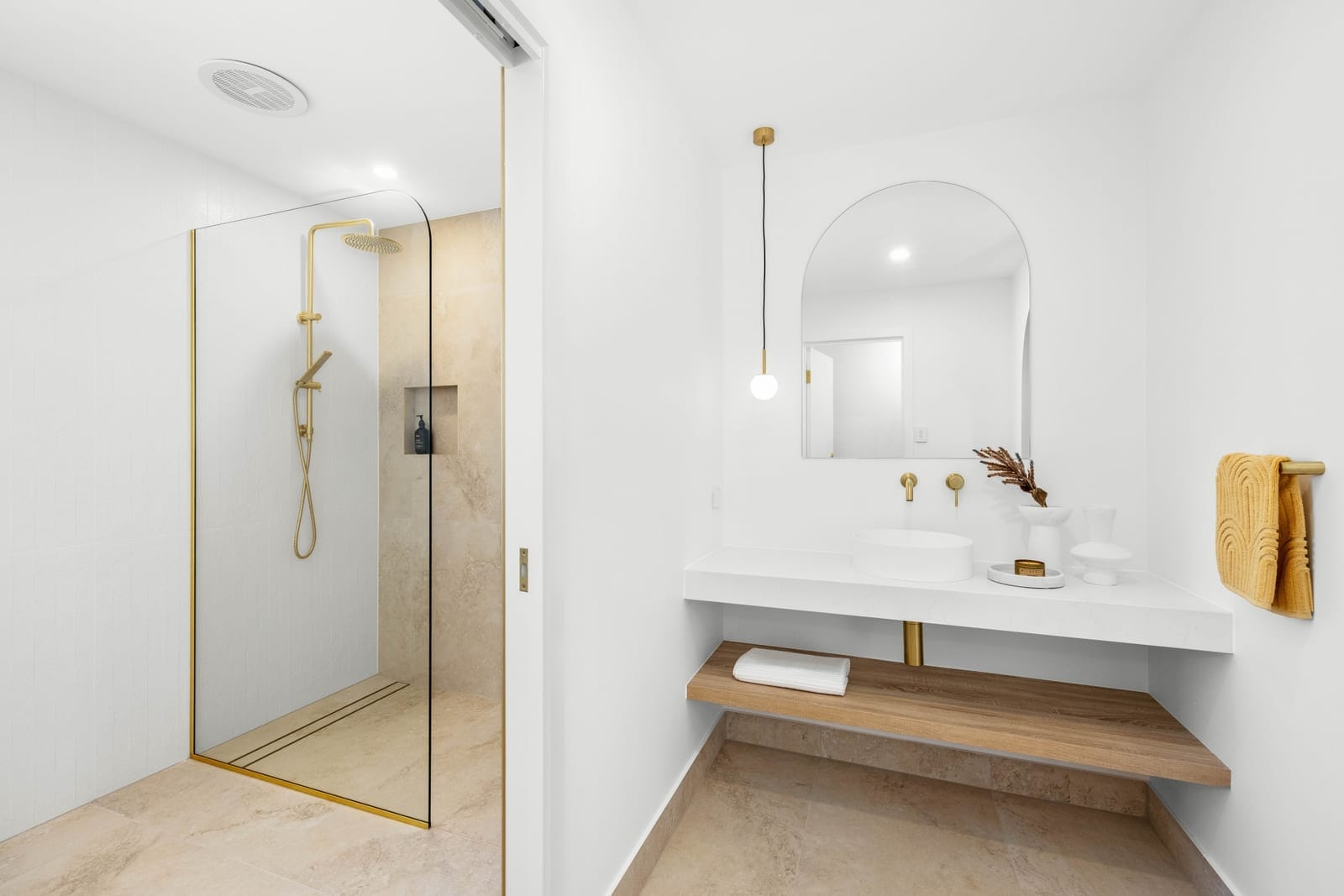 All-Season Entertainer: Modern Elegance, Single Level Living