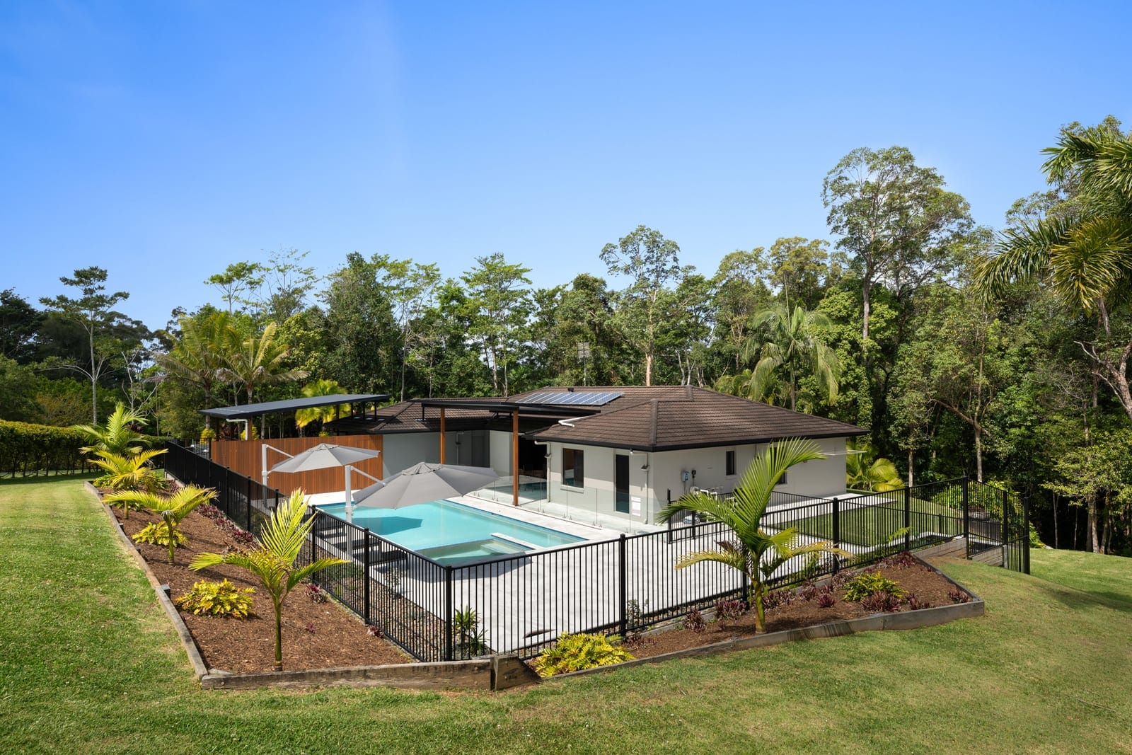 Private Lifestyle Retreat with Pool, Shed & Rainforest Setting