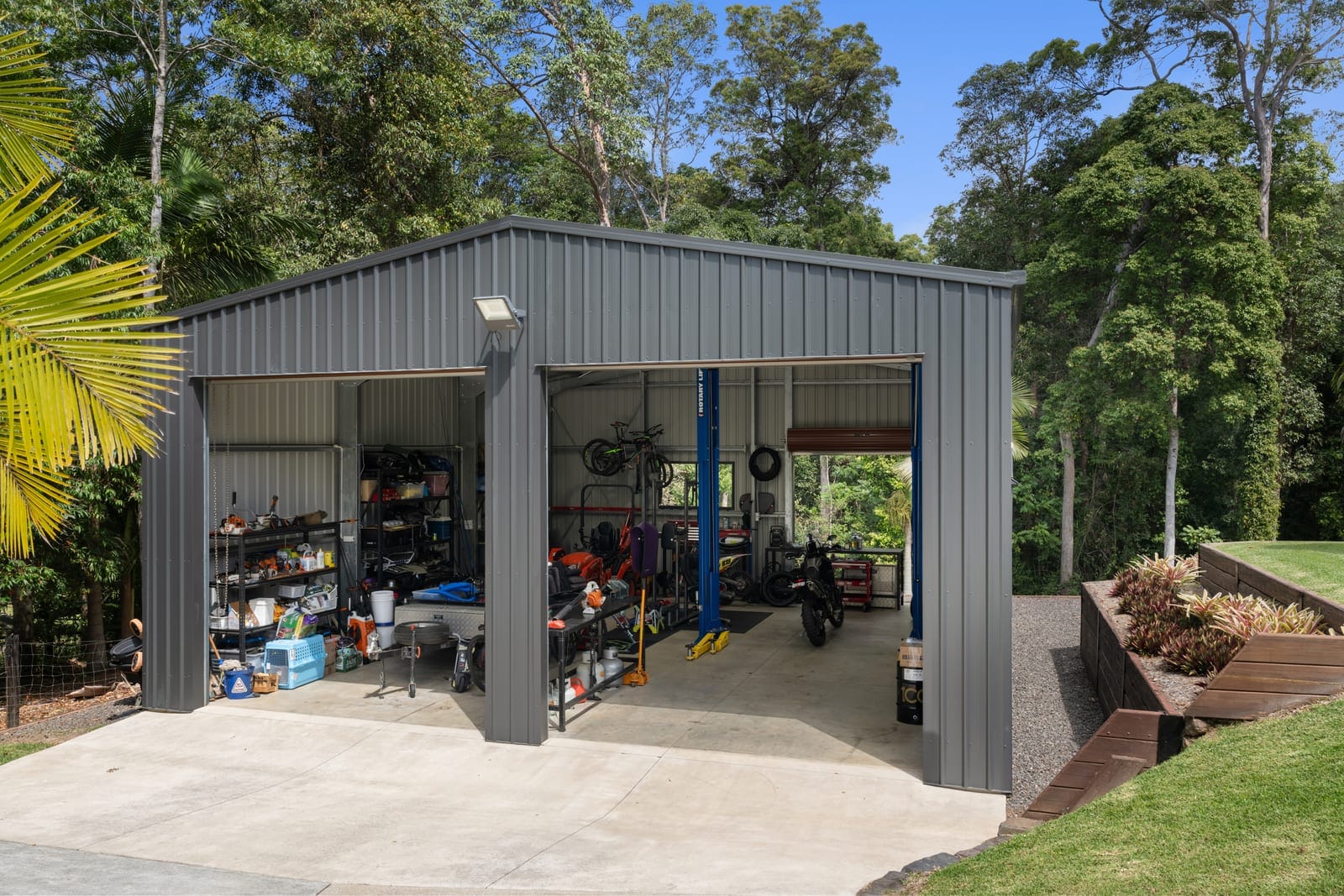 Private Lifestyle Retreat with Pool, Shed & Rainforest Setting