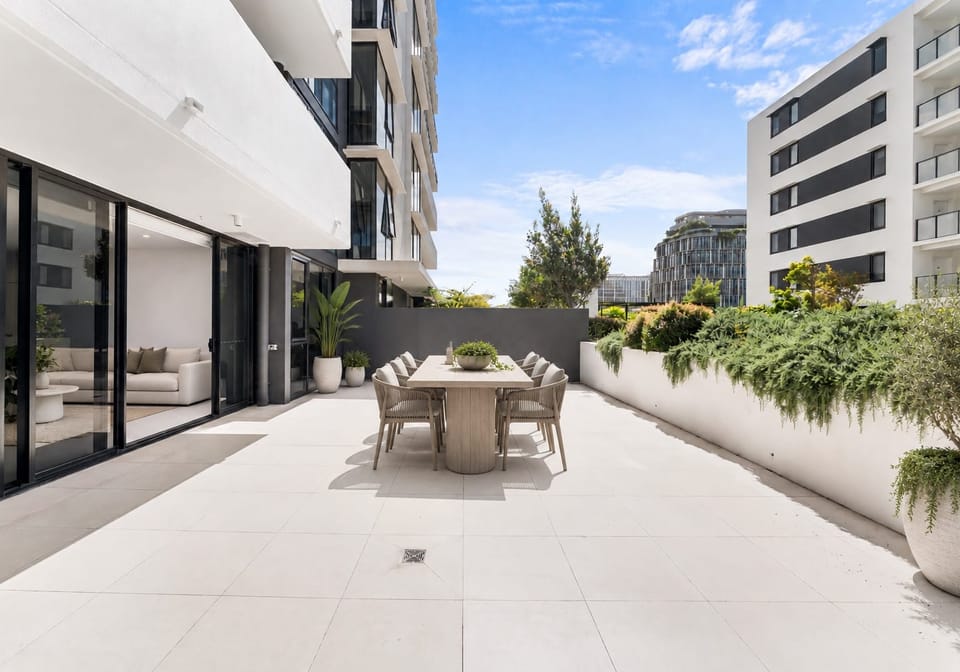 Modern Coastal Comfort with an Outdoor Terrace Built for Entertaining