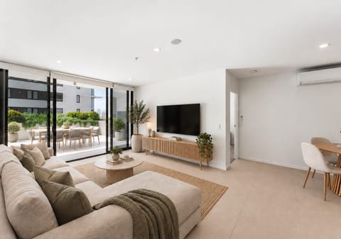 Modern Coastal Comfort with an Outdoor Terrace Built for Entertaining
