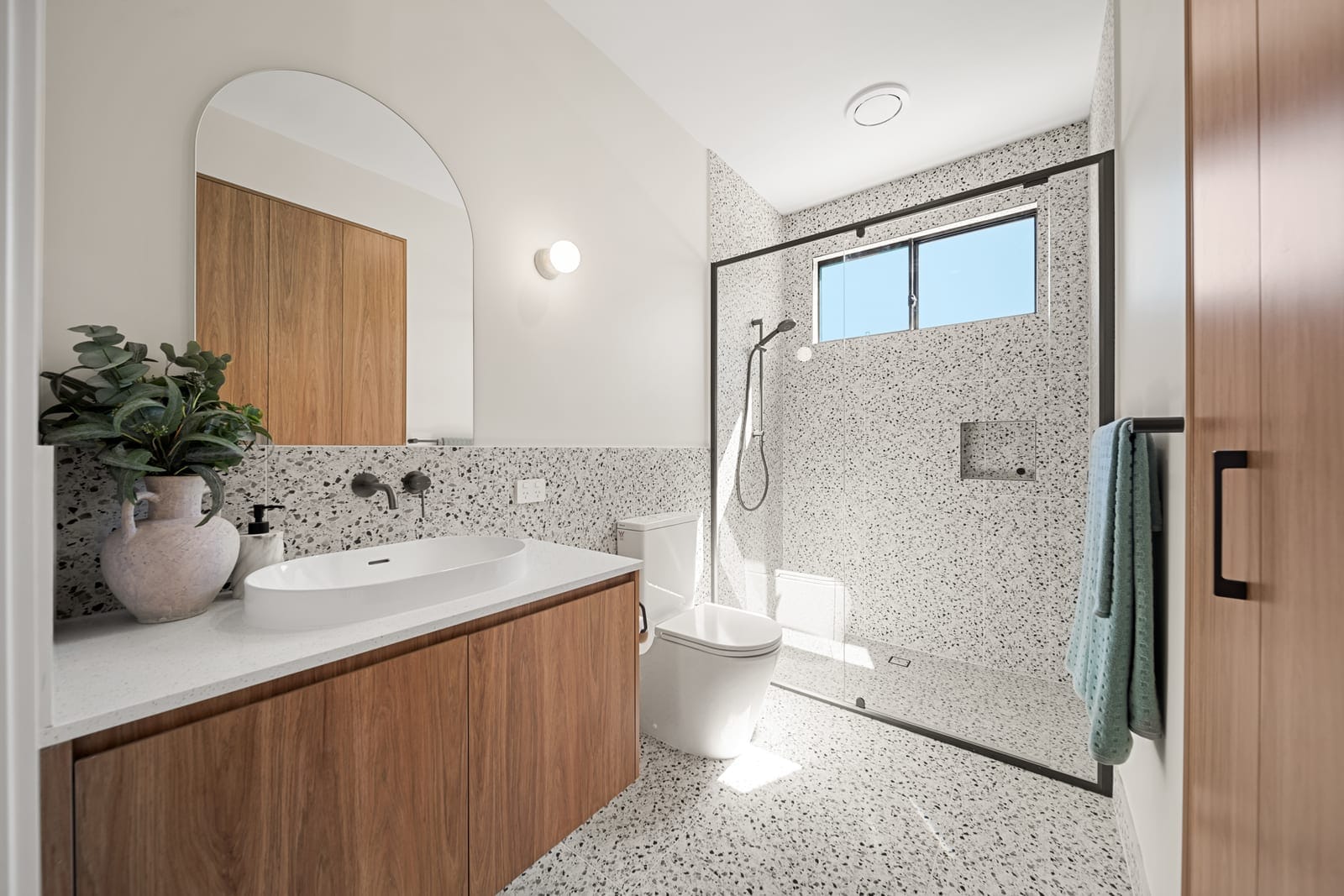 LUNA | Brand-New Coastal Luxury + Established Airbnb Income