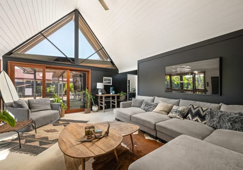 A Tropical Retreat with Character, Space and Flexibility