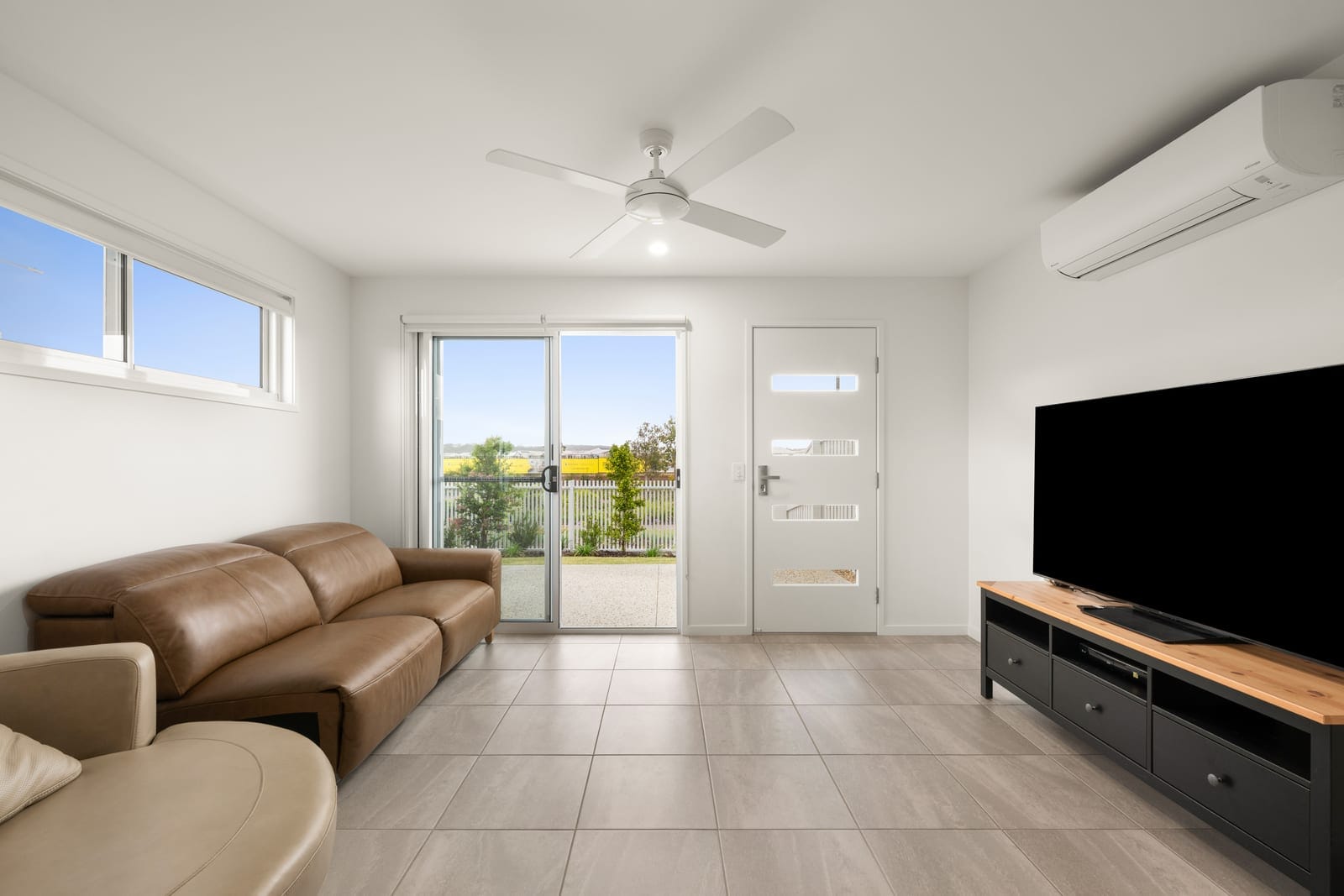 Immaculate Terrace Living with Space to Relax