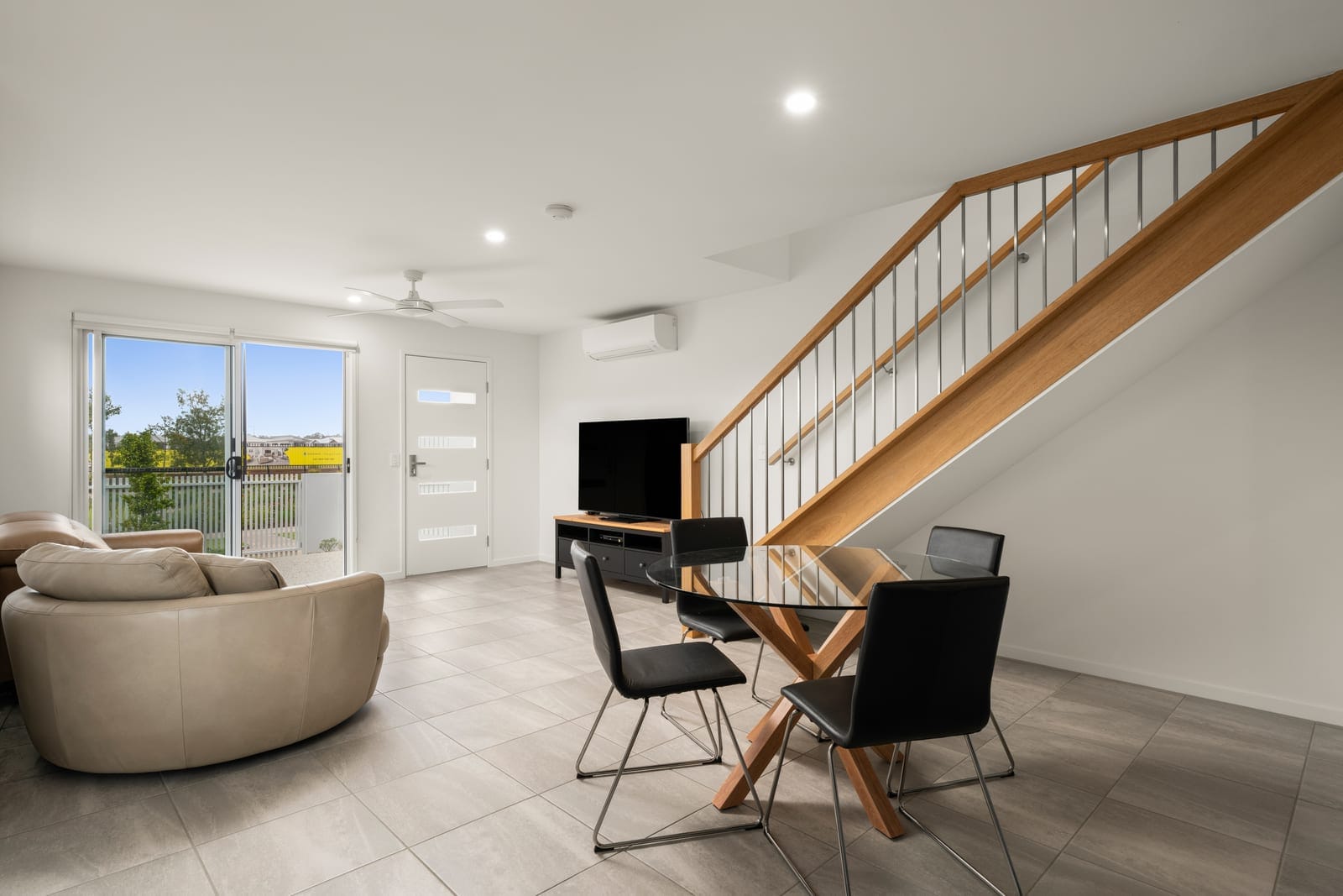 Immaculate Terrace Living with Space to Relax