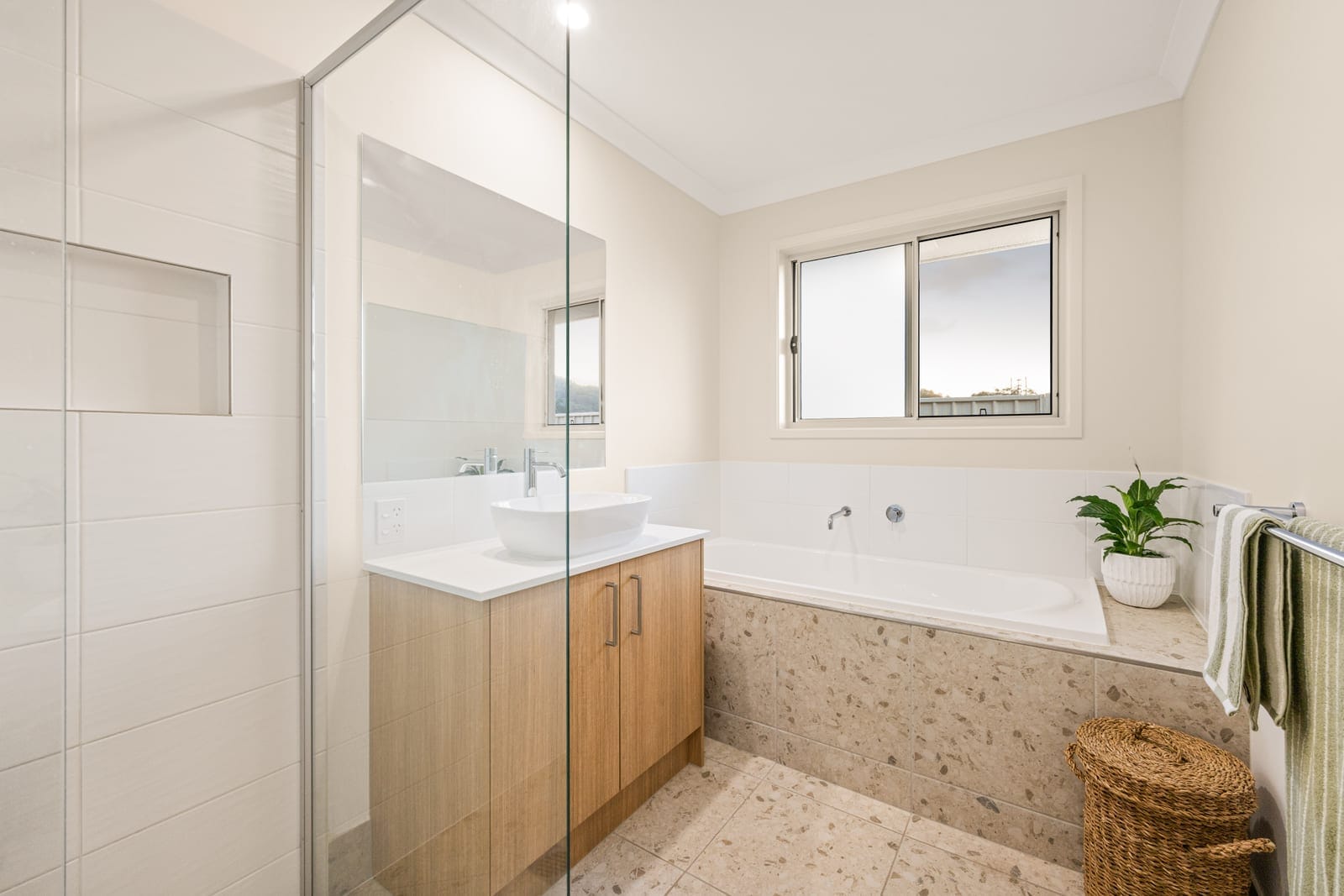 Elevated Hinterland Living - Views, Space & Serenity