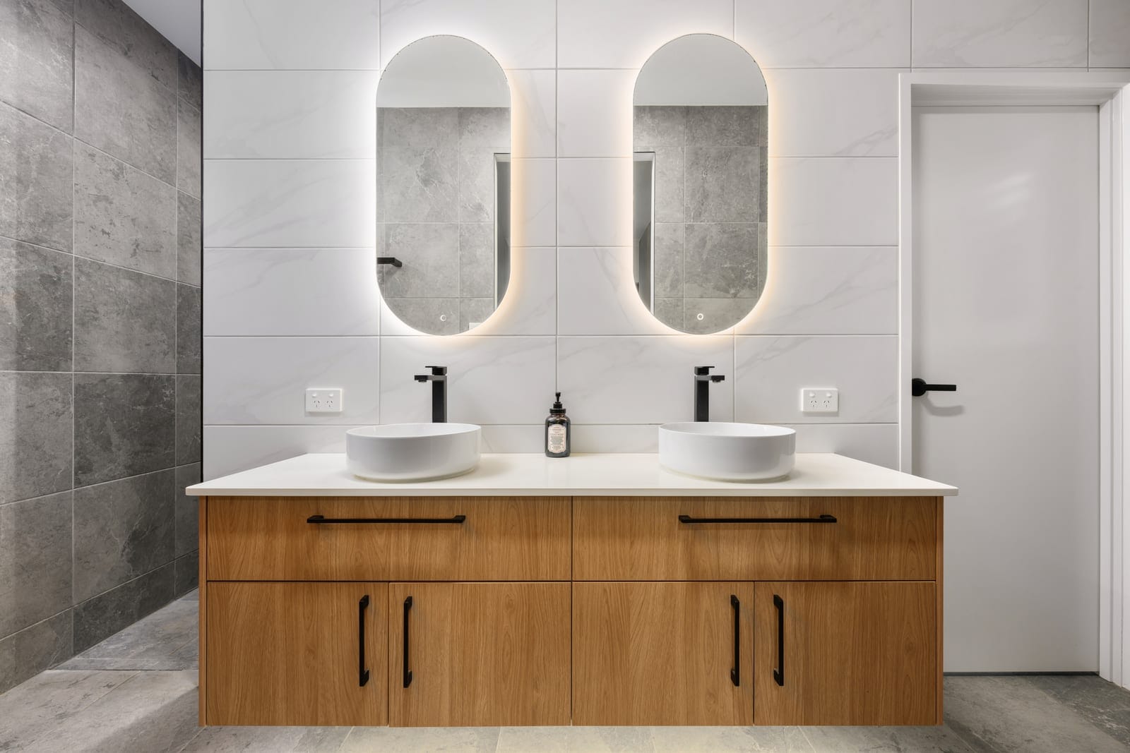 Resort-Inspired Family Living with Space to Spare