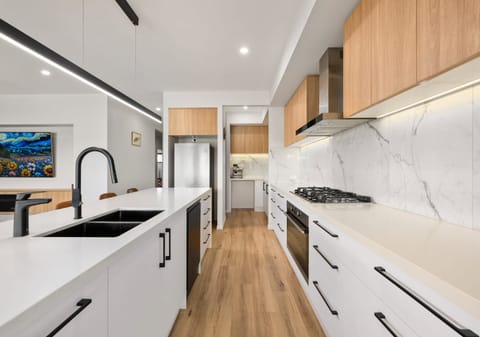 Resort-Inspired Family Living with Space to Spare