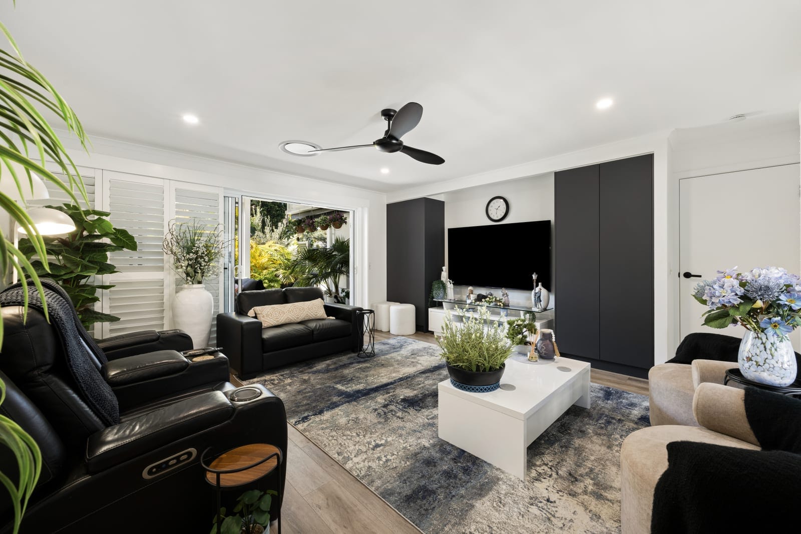 Dual Living by design, Lakeside by lifestyle!