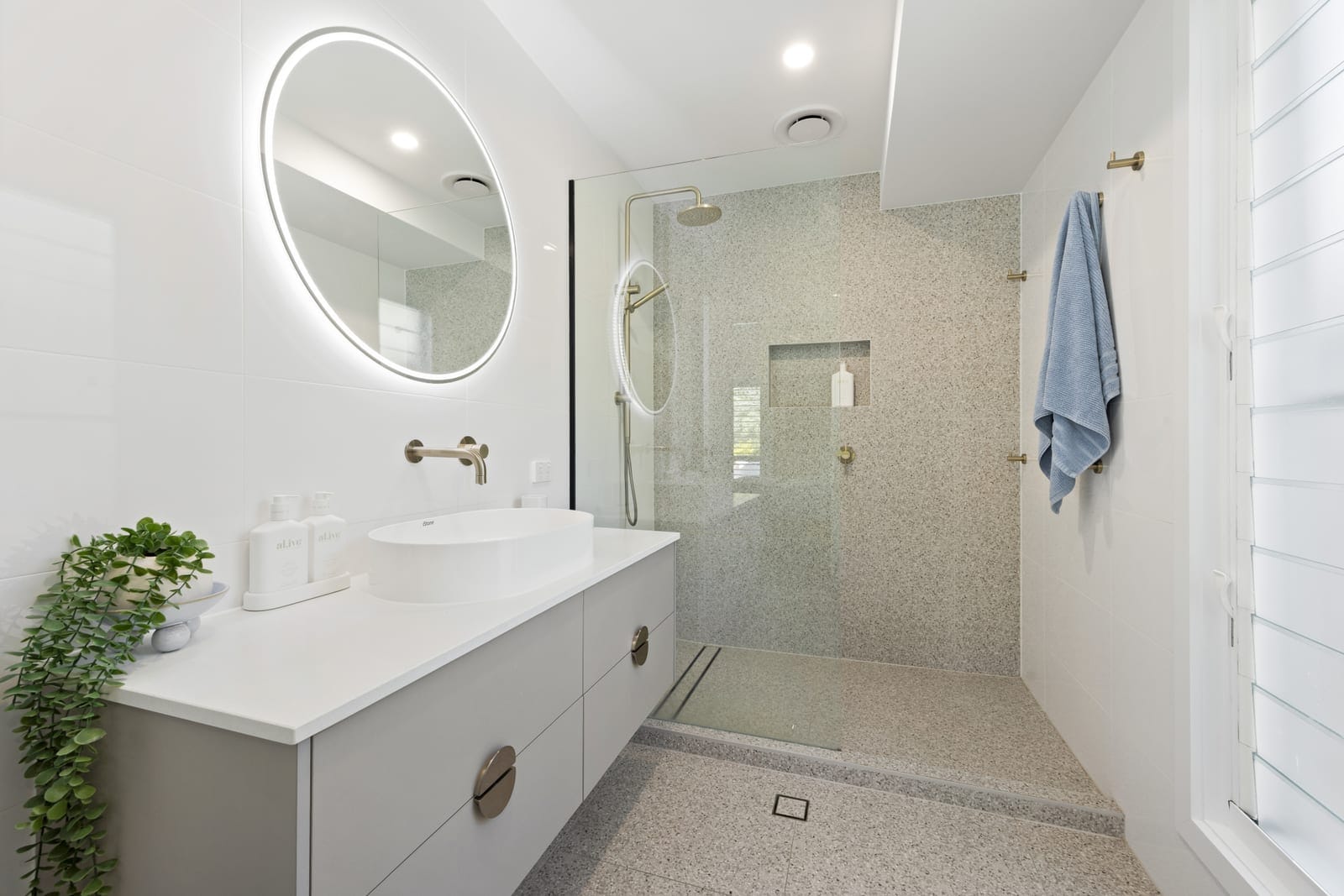 Dual Living by design, Lakeside by lifestyle!