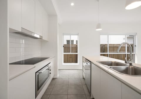 Contemporary Family Living in Central Maroochydore