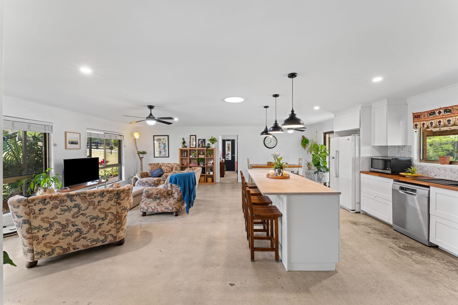 Acreage Living, Mountain Views & Endless Potential