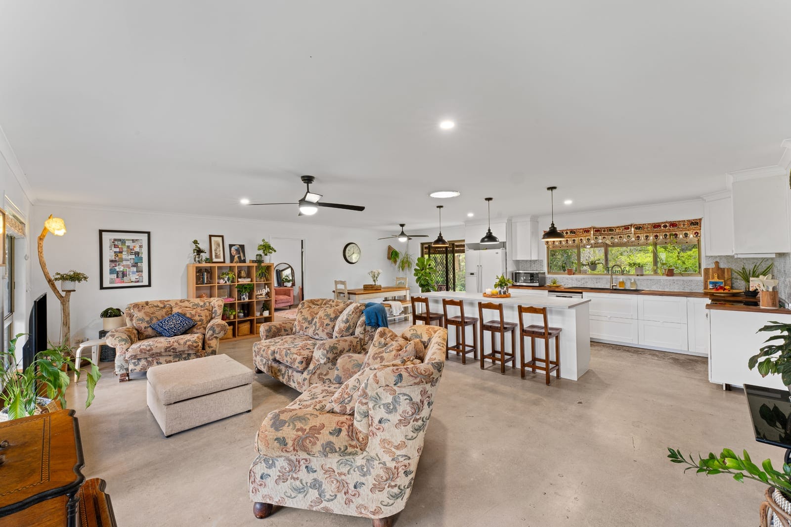 Acreage Living, Mountain Views & Endless Potential