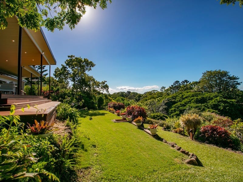 “Shady Tree" - First time offered for nearly sixty years - one family, 4 generations - This is TRUE BUDERIM!