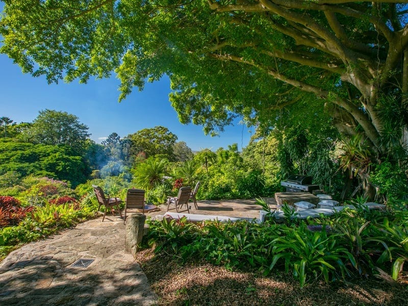 “Shady Tree" - First time offered for nearly sixty years - one family, 4 generations - This is TRUE BUDERIM!
