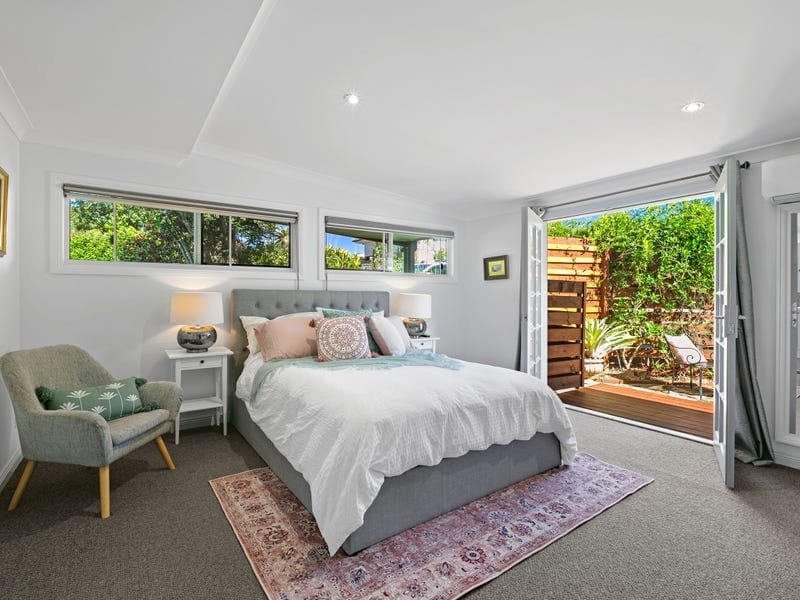 “Shady Tree" - First time offered for nearly sixty years - one family, 4 generations - This is TRUE BUDERIM!