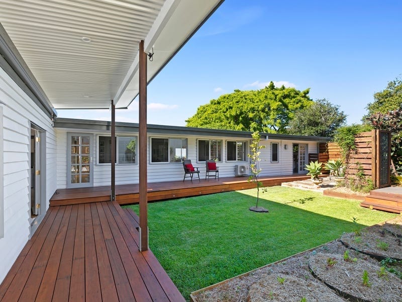 “Shady Tree" - First time offered for nearly sixty years - one family, 4 generations - This is TRUE BUDERIM!