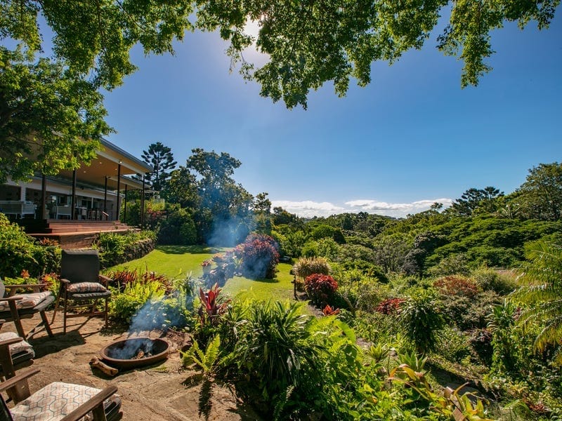 “Shady Tree" - First time offered for nearly sixty years - one family, 4 generations - This is TRUE BUDERIM!