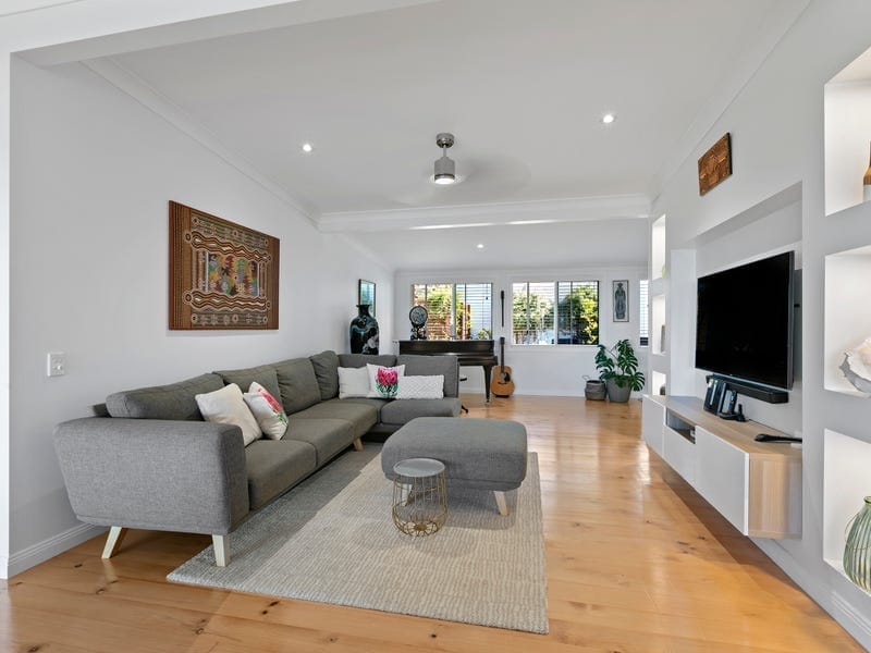 “Shady Tree" - First time offered for nearly sixty years - one family, 4 generations - This is TRUE BUDERIM!