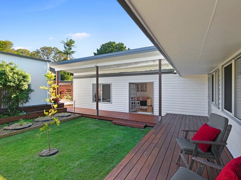 “Shady Tree" - First time offered for nearly sixty years - one family, 4 generations - This is TRUE BUDERIM!
