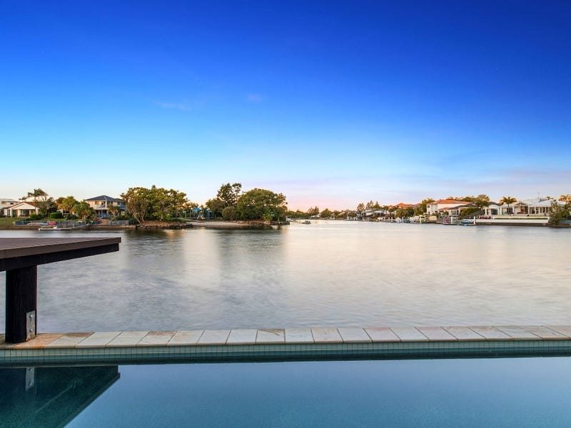 Grand Waterfront Entertainer!