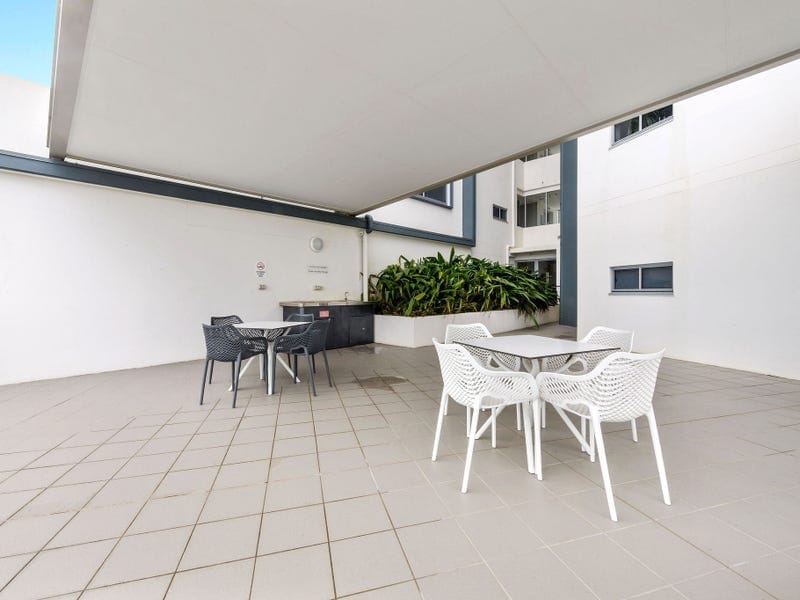 Tenanted Investment, Prime Lakefront!