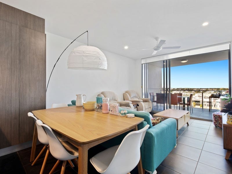 Tenanted Investment, Prime Lakefront!
