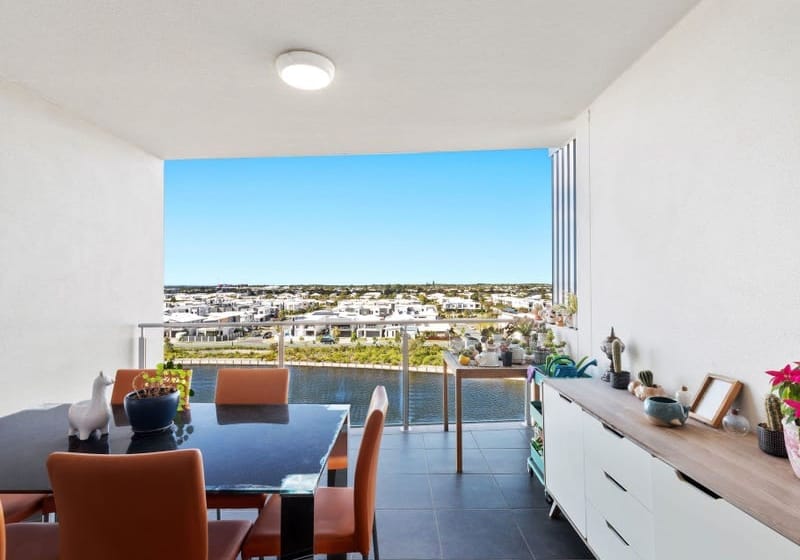 Tenanted Investment, Prime Lakefront!