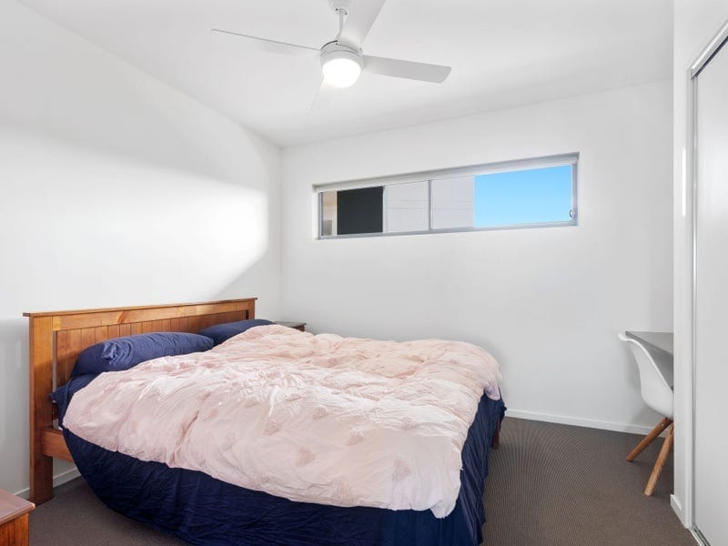 Tenanted Investment, Prime Lakefront!