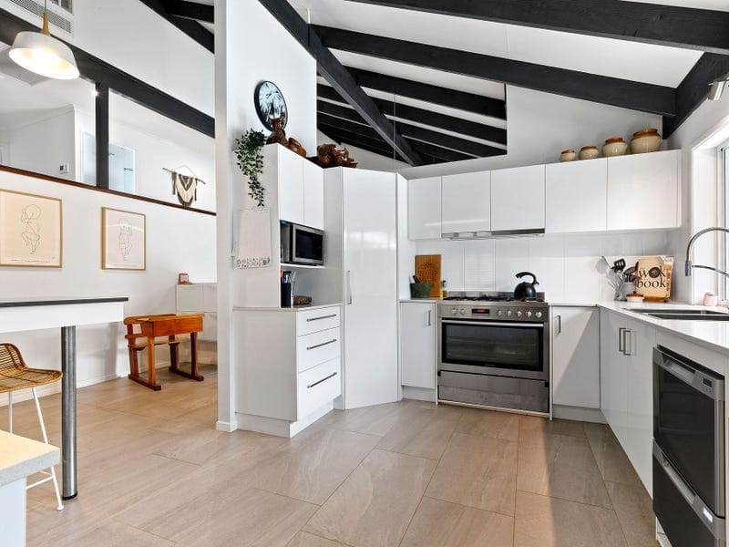 Buderim, Spacious 1293m2, Family-Friendly!