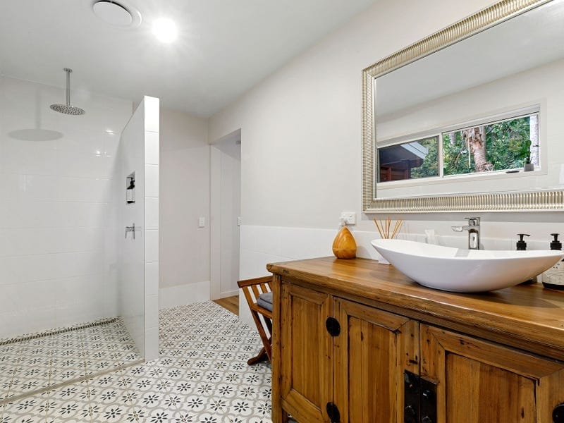 Elegant Entertainer on 1¾ Acres!