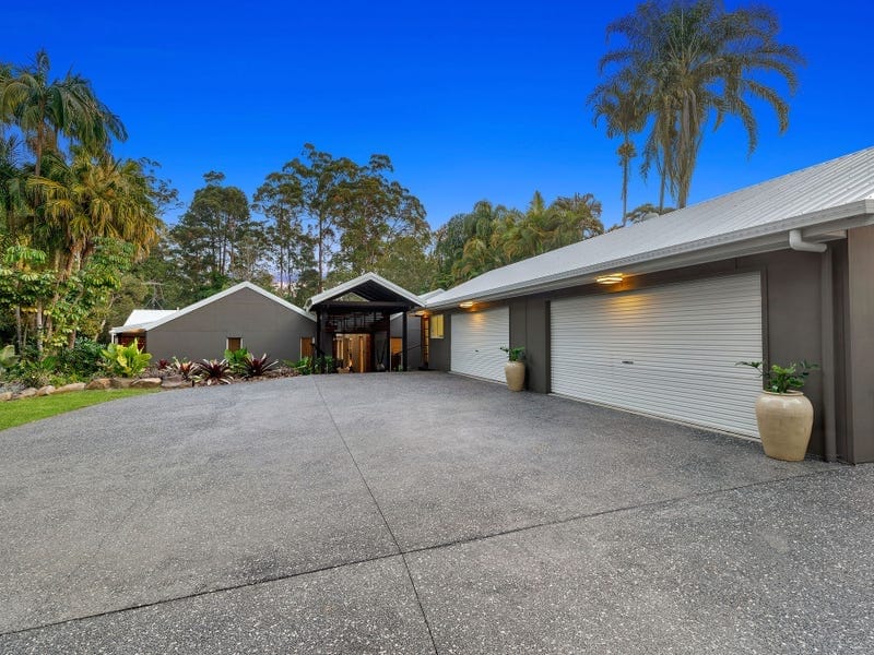 Elegant Entertainer on 1¾ Acres!