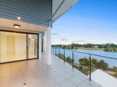 Luxurious Penthouse lake-front living in the heart of Birtinya