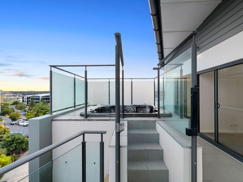 Luxurious Penthouse lake-front living in the heart of Birtinya