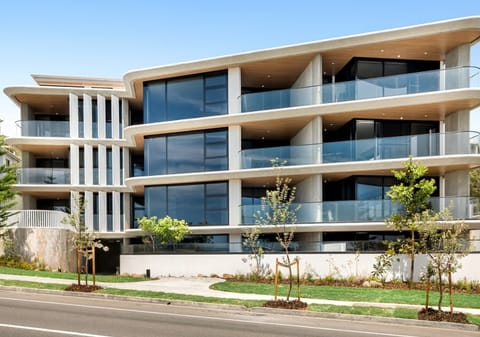 Luxurious Ocean Front Unit By Mosaic!
