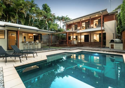 Private Entertainers’ Haven Located Metres from the Beach
