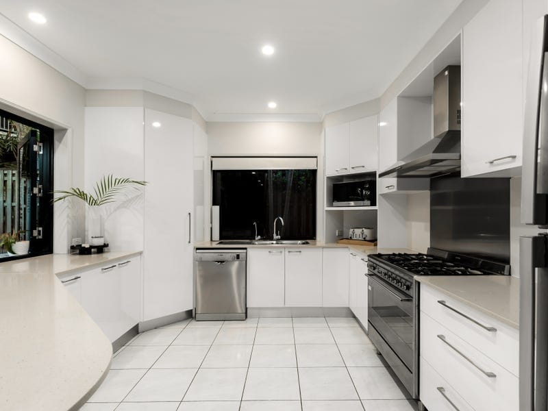 Private Entertainers’ Haven Located Metres from the Beach