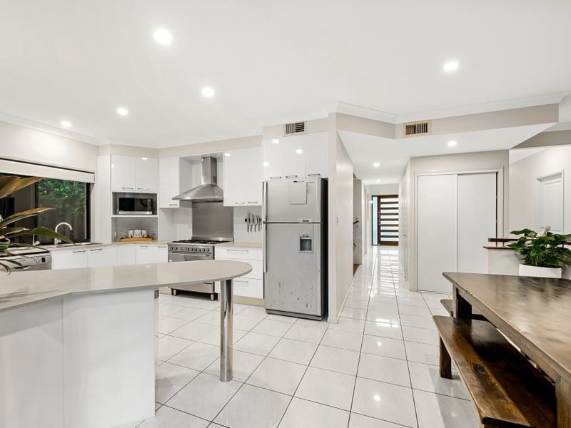 Private Entertainers’ Haven Located Metres from the Beach