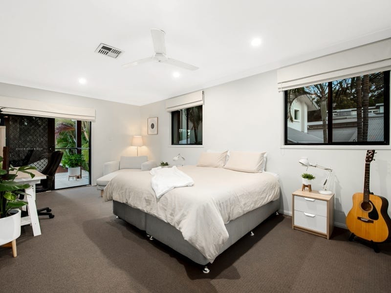Private Entertainers’ Haven Located Metres from the Beach