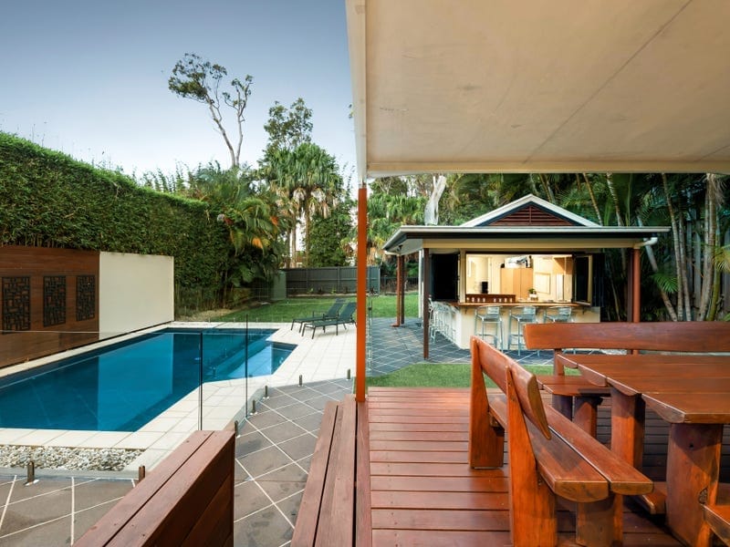 Private Entertainers’ Haven Located Metres from the Beach