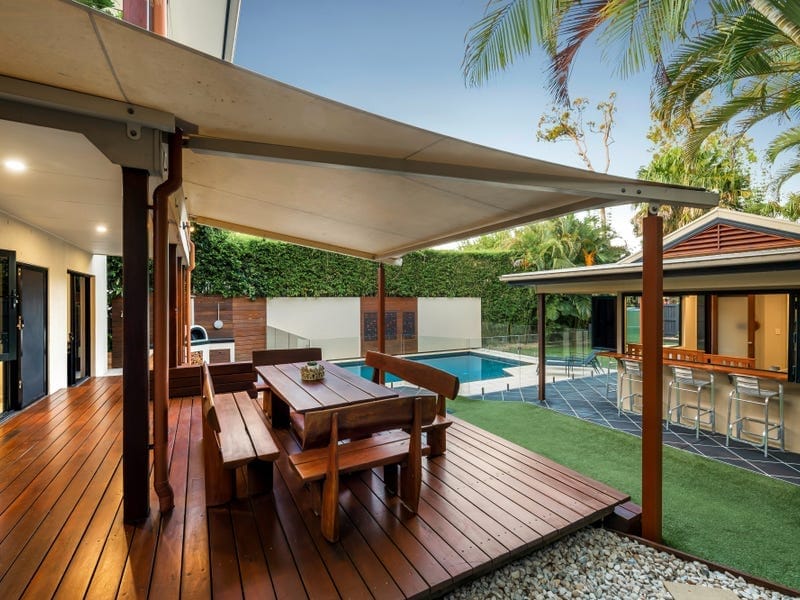 Private Entertainers’ Haven Located Metres from the Beach