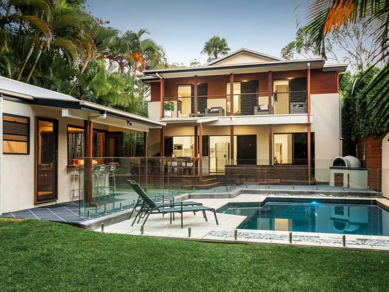 Private Entertainers’ Haven Located Metres from the Beach